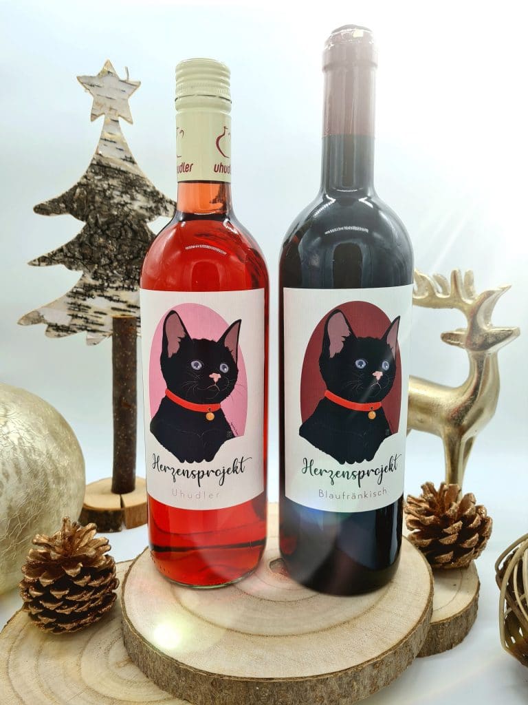 weingut-grosz_herzensprojekt_flaschen Weinflaschen mit "Herzensprojekt"-Etiketten
